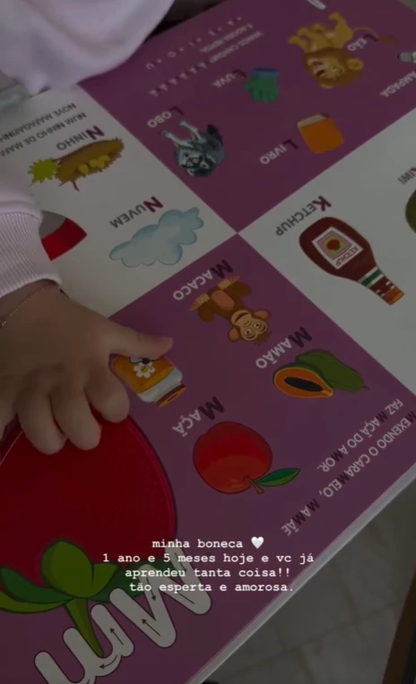 Jade Magalhães derrete fãs ao mostrar momento de aprendizado de Serena: ‘Cadê o morango?’ 34