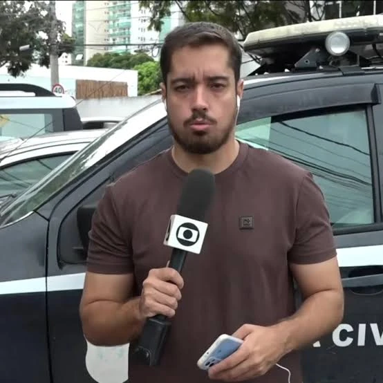 Jornalista da Globo é encontrado morto dentro de casa, e emissora emite comunicado: ‘É com profundo pesar…’ 34 9VyrPrfuZdFhGsm1Th7L8zp4jRrRglONsSQckTOK