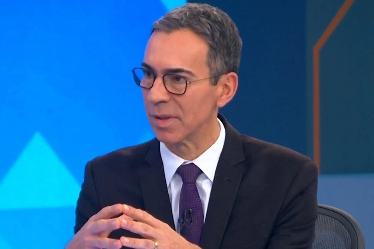 César Tralli confunde PowerPoint citado por Lula durante sabatina na Globo