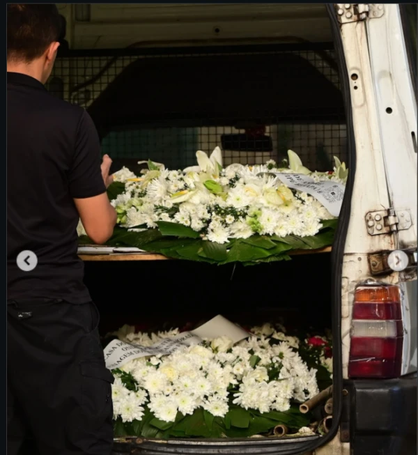 Muito choro: primeiras imagens do velório de Laura Cardoso são marcadas por emoção 37