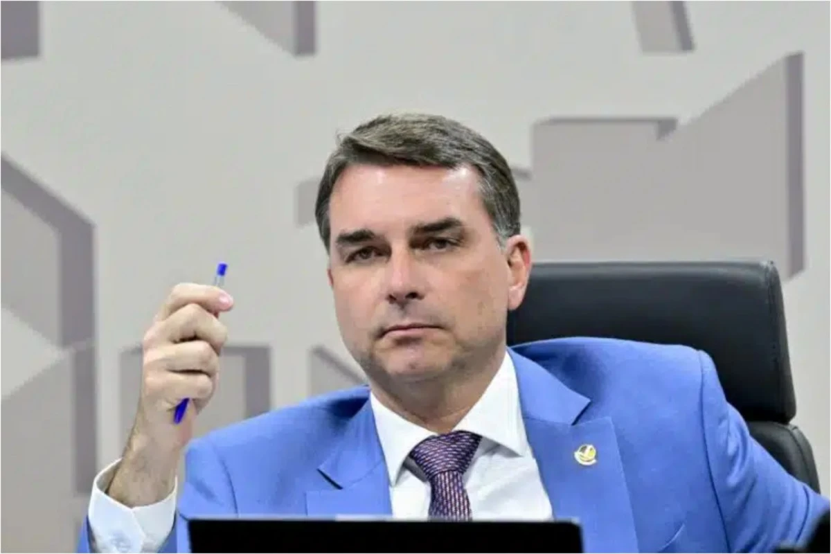 CNBB rebate Flávio Bolsonaro após ser acusada pelo senador de ajudar a divulgar fake news