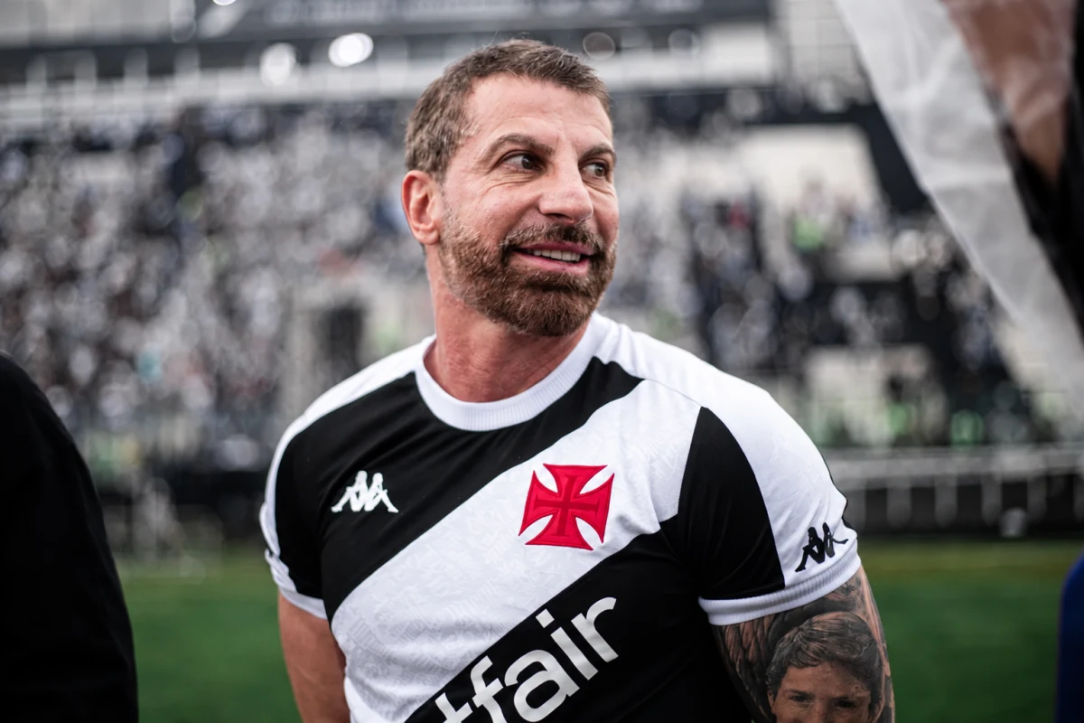 Pedrinho age rápido e Vasco está fechando acordo com dois meio-campistas