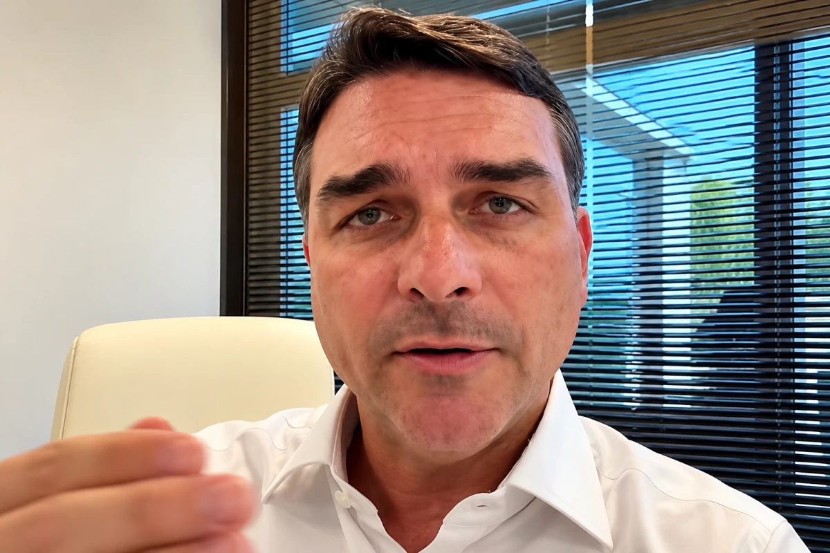 Flávio Bolsonaro ‘manda recado’ aos clubes com decisão quente caso seja eleito presidente