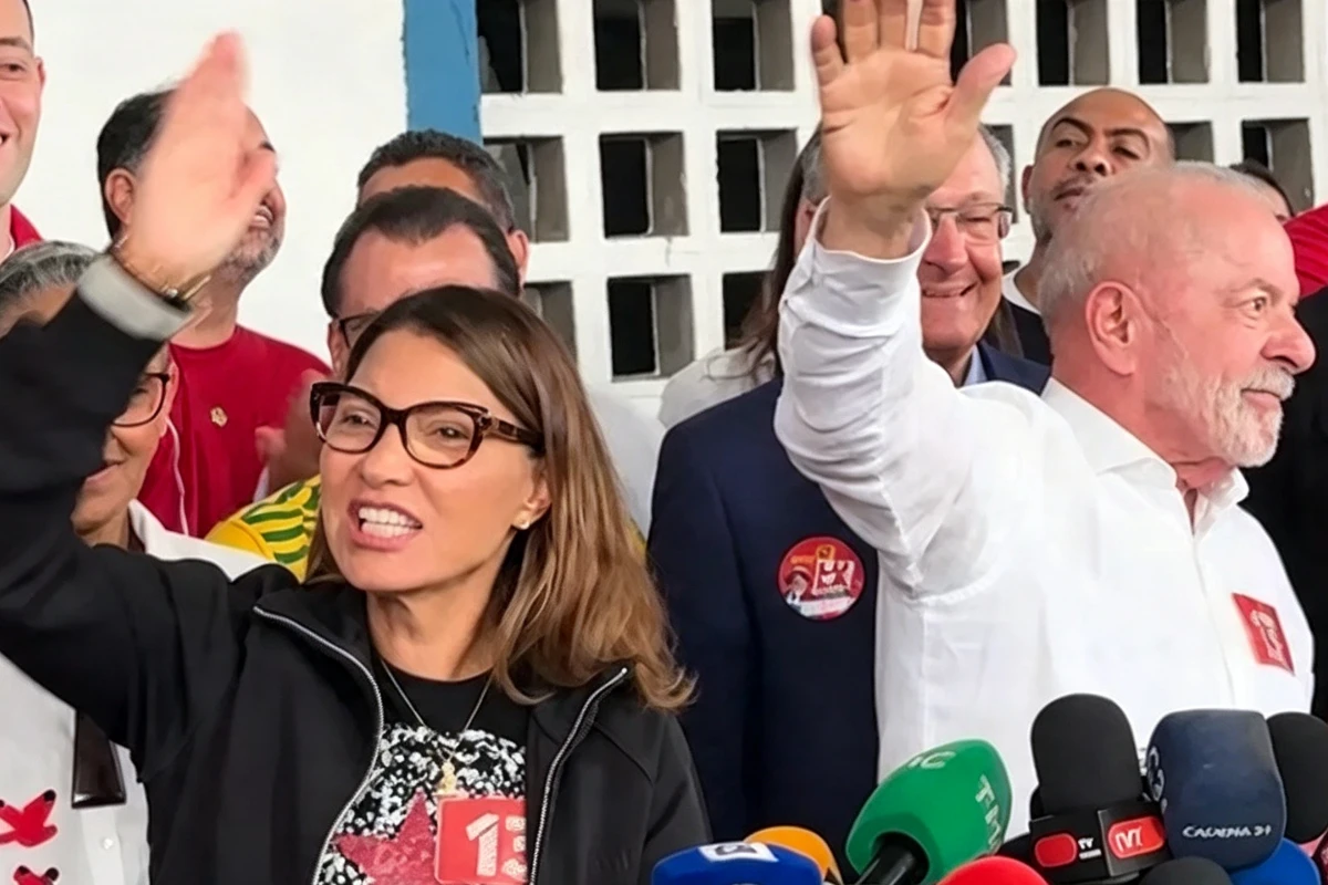 Janja se irrita com comentário de jornalista sobre Lula e rasga o verbo: ‘Vai se catar, meu filho’