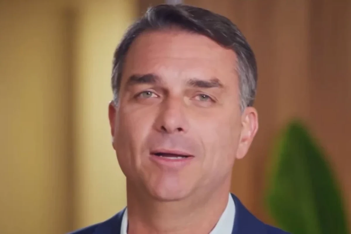 Inusitado acontece durante campanha eleitoral de Flávio na TV e repercute: ‘Pela primeira vez na história…’